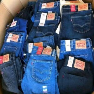 Jeans – 300 pieces (€700)
