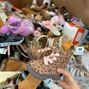 Kids Shoes – 300 pairs (€1,000)