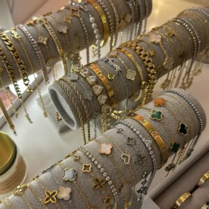 Jewelry – 8,000 Pieces (€3,000)