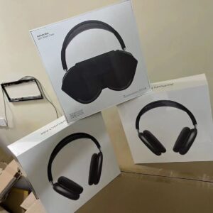 AirPods Max – 200 pieces (€1,500)